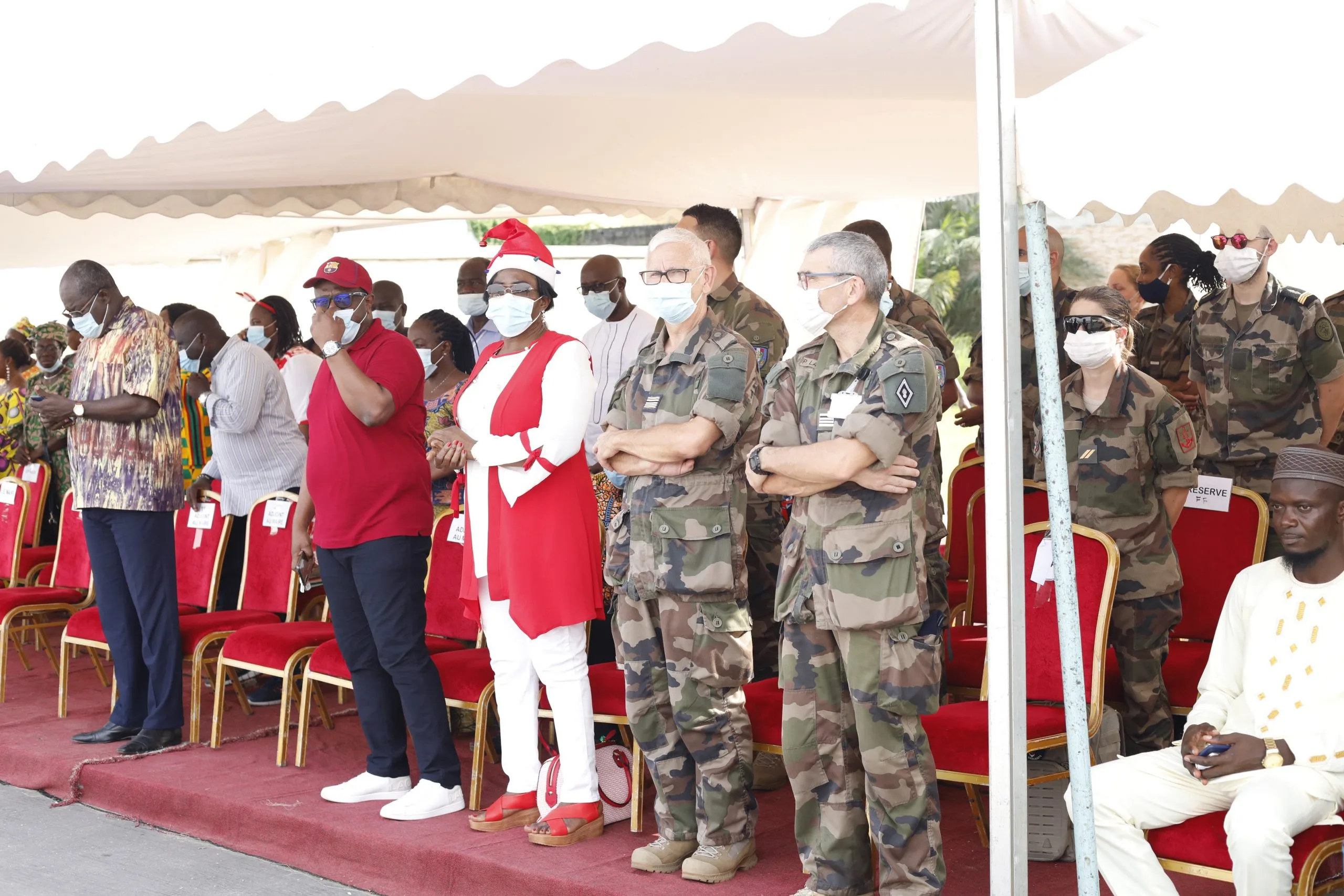 Le Maire Sylvestre Emmou offre 20.000 cadeaux aux enfants de Port-Bouët Le Maire Sylvestre Emmou offre 20.000 cadeaux aux enfants de Port-Bouët | Affairage.ci