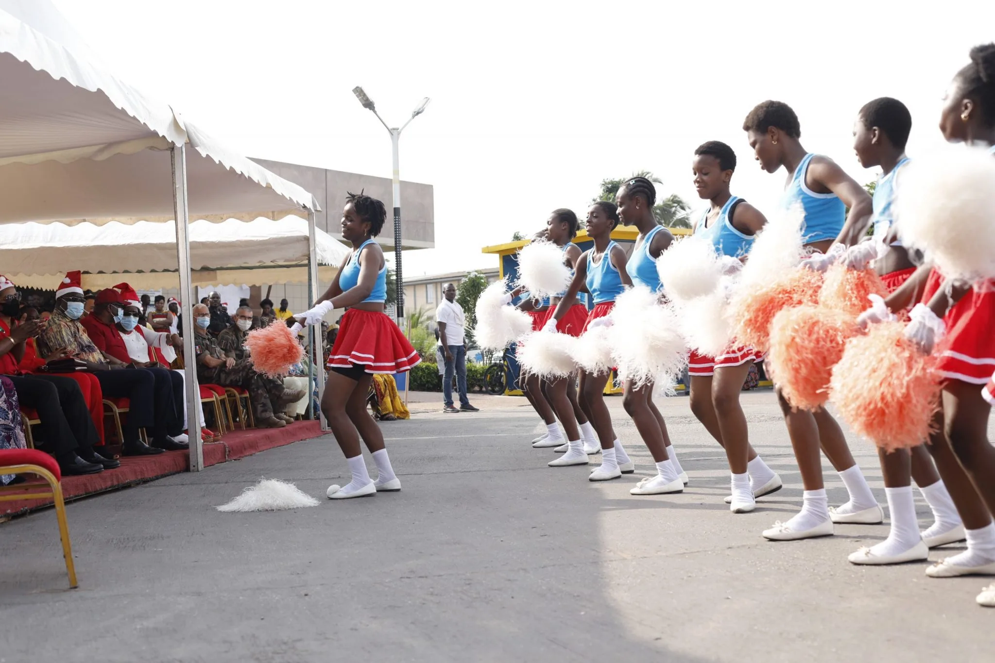 Le Maire Sylvestre Emmou offre 20.000 cadeaux aux enfants de Port-Bouët Le Maire Sylvestre Emmou offre 20.000 cadeaux aux enfants de Port-Bouët | Affairage.ci