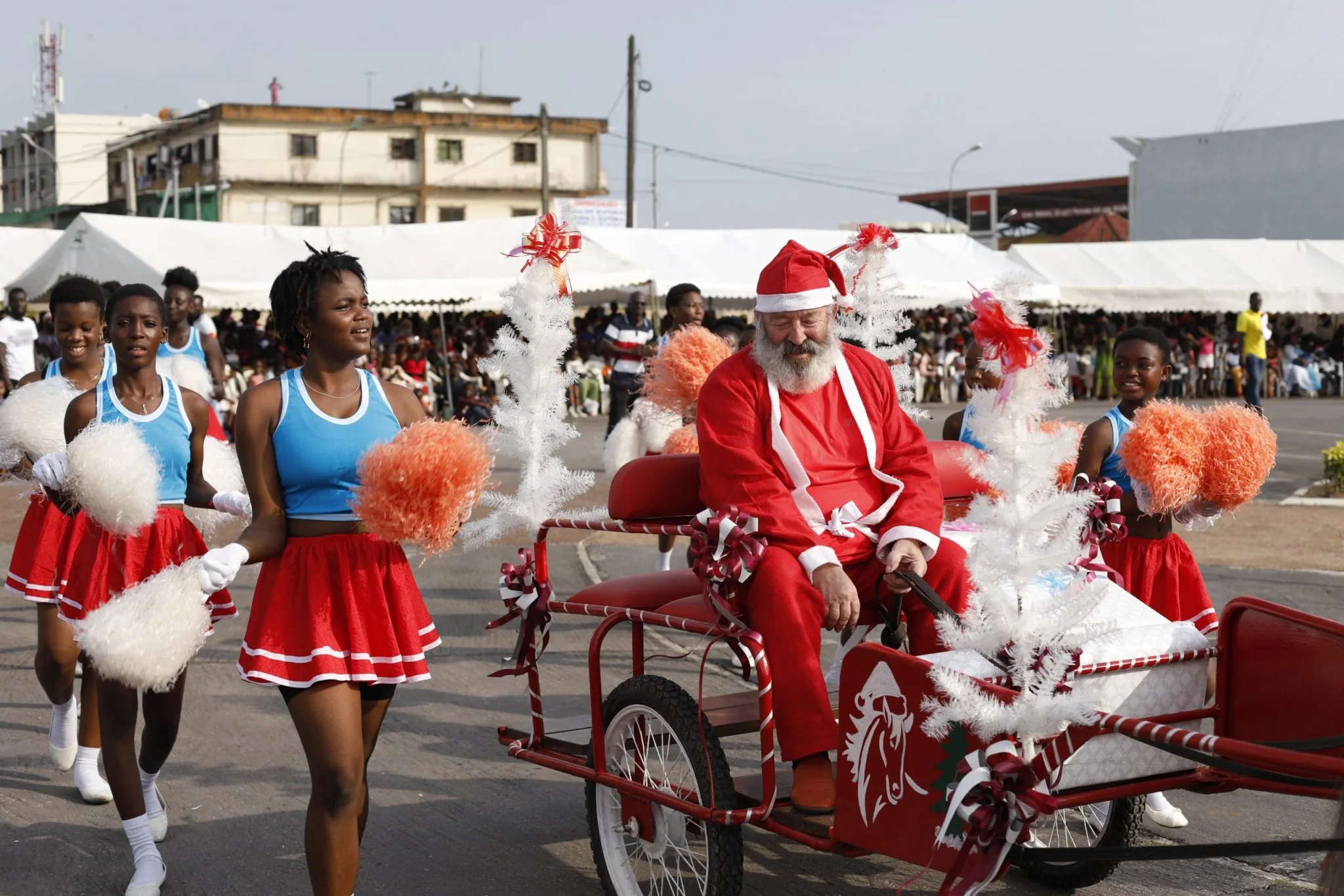 Le Maire Sylvestre Emmou offre 20.000 cadeaux aux enfants de Port-Bouët Le Maire Sylvestre Emmou offre 20.000 cadeaux aux enfants de Port-Bouët | Affairage.ci