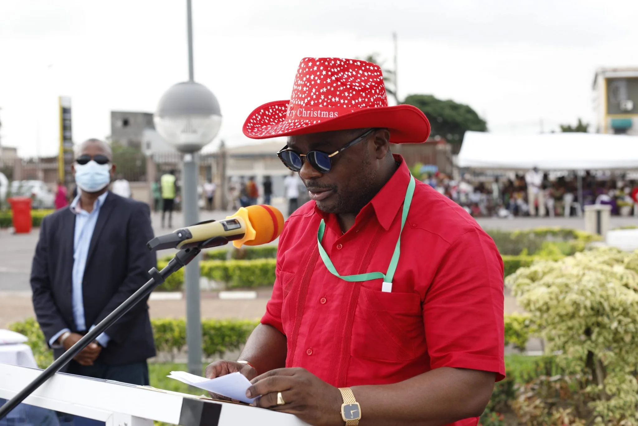Le Maire Sylvestre Emmou offre 20.000 cadeaux aux enfants de Port-Bouët Le Maire Sylvestre Emmou offre 20.000 cadeaux aux enfants de Port-Bouët | Affairage.ci