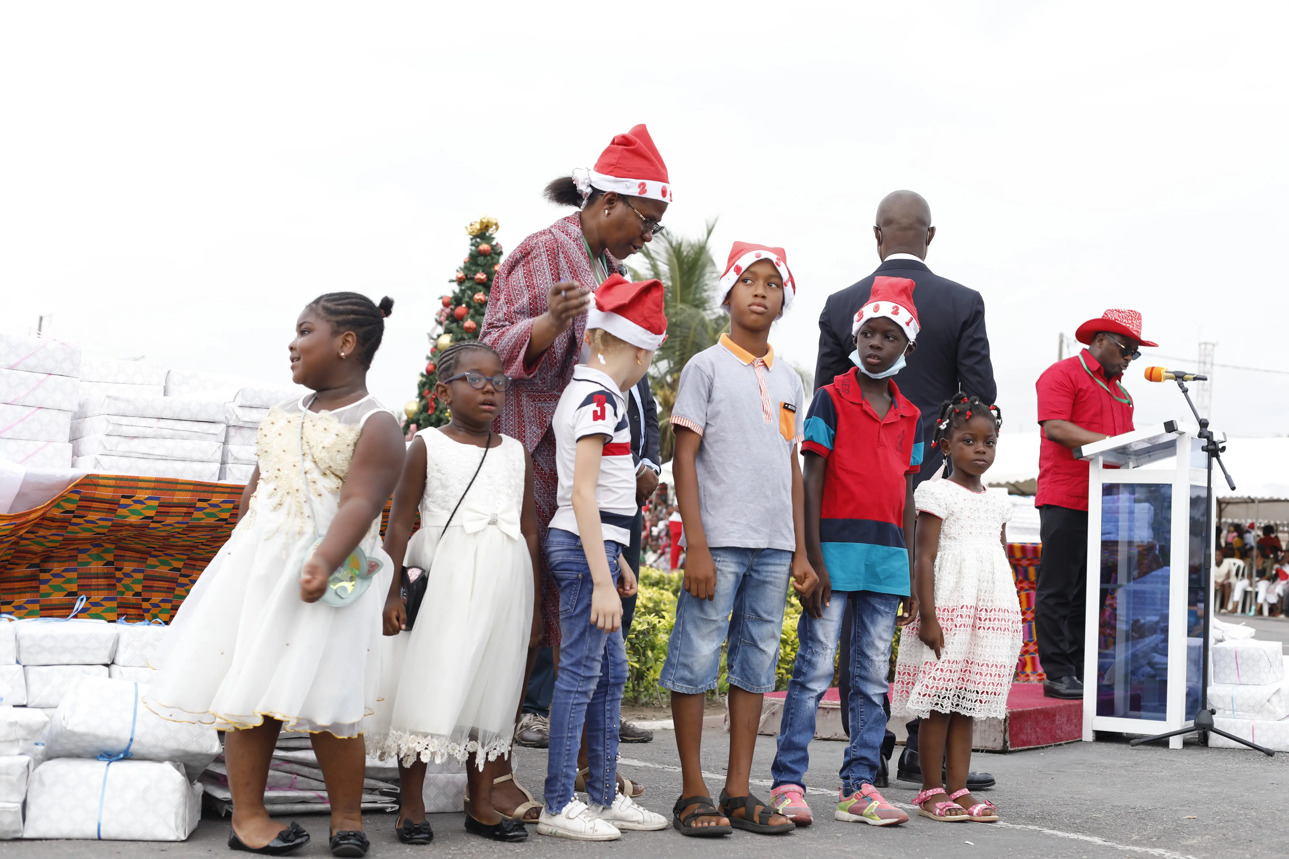 Le Maire Sylvestre Emmou offre 20.000 cadeaux aux enfants de Port-Bouët Le Maire Sylvestre Emmou offre 20.000 cadeaux aux enfants de Port-Bouët | Affairage.ci