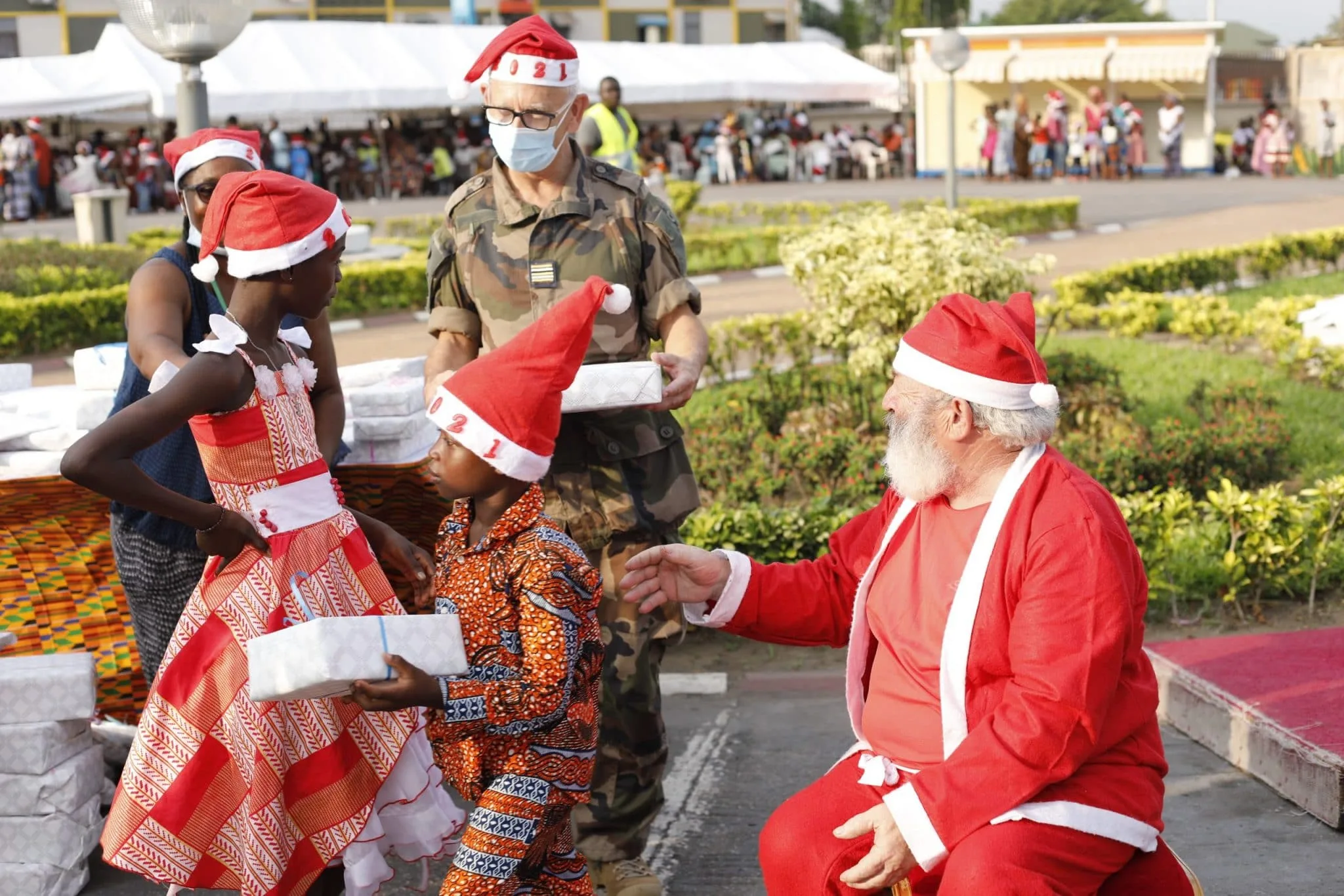 Le Maire Sylvestre Emmou offre 20.000 cadeaux aux enfants de Port-Bouët Le Maire Sylvestre Emmou offre 20.000 cadeaux aux enfants de Port-Bouët | Affairage.ci