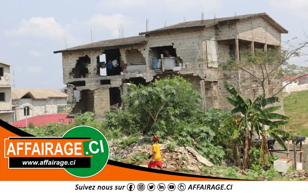Côte d’Ivoire : des élèves vivent avec leurs mères dans un immeuble en ruine des élèves