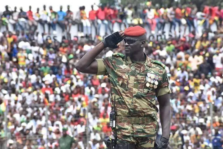 Guinée: Le Colonel Doumbouya arrache les passeports et véhicules des anciens Ministres Doumbouya