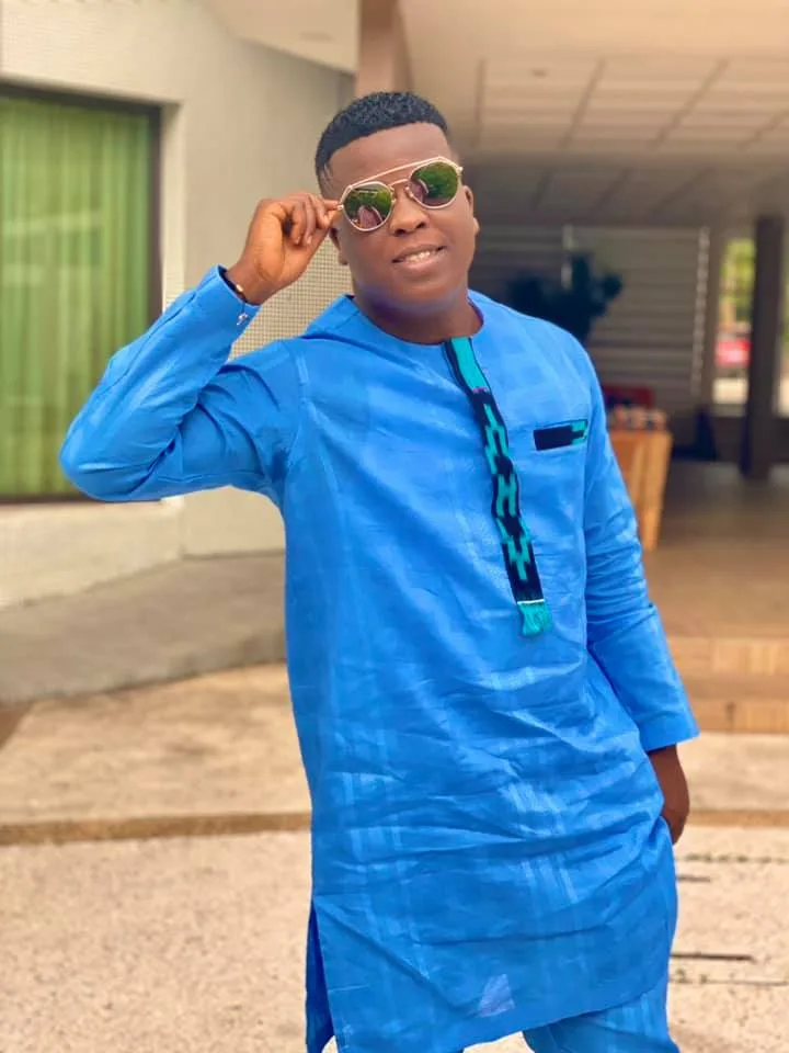 Interview exclusive, Stoni: « les autres me voient un peu comme l’intello des web comédiens » Stoni