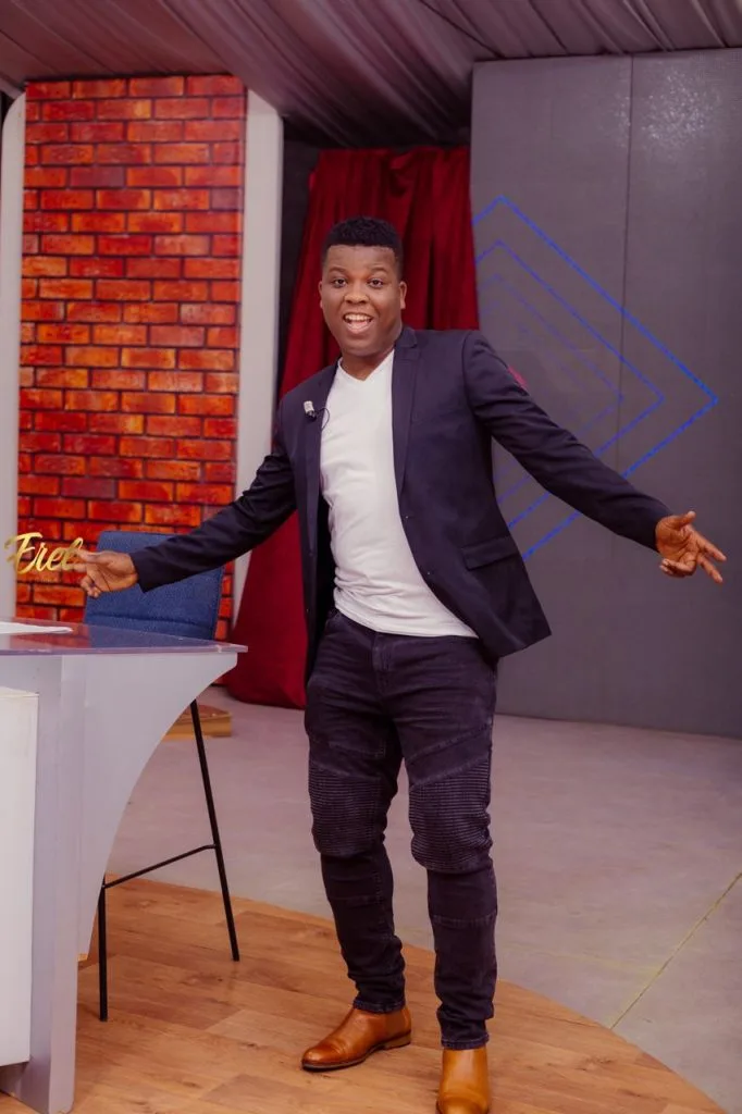 Interview exclusive, Stoni: « les autres me voient un peu comme l’intello des web comédiens » Stoni