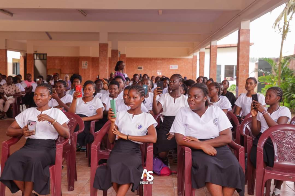 Concert de Roseline Layo : la chanteuse charme la toile avec ce geste (photos) Concert de Roseline Layo : la chanteuse charme la toile avec ce geste (photos) | Affairage.ci