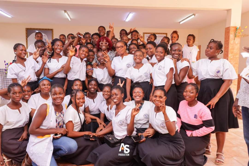 Concert de Roseline Layo : la chanteuse charme la toile avec ce geste (photos) Concert de Roseline Layo : la chanteuse charme la toile avec ce geste (photos) | Affairage.ci