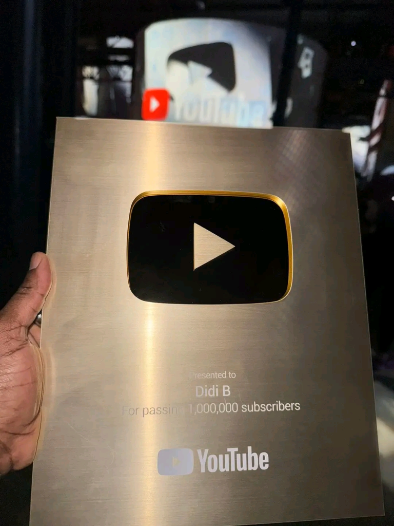 Didi B : le rappeur ivoirien à franchir le million d'abonnés sur YouTube (photos) Didi B : le rappeur ivoirien à franchir le million d'abonnés sur YouTube (photos) | Affairage.ci