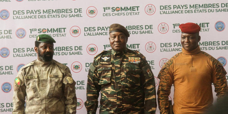 Assimi Goïta s’offre le pouvoir absolu : la démocratie enterrée à Bamako assimi goita