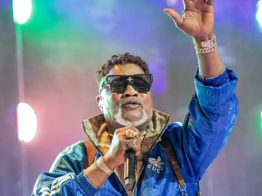 Présidentielle 2025 : Koffi Olomidé au cœur du meeting féminin du RHDP Koffi Olomidé