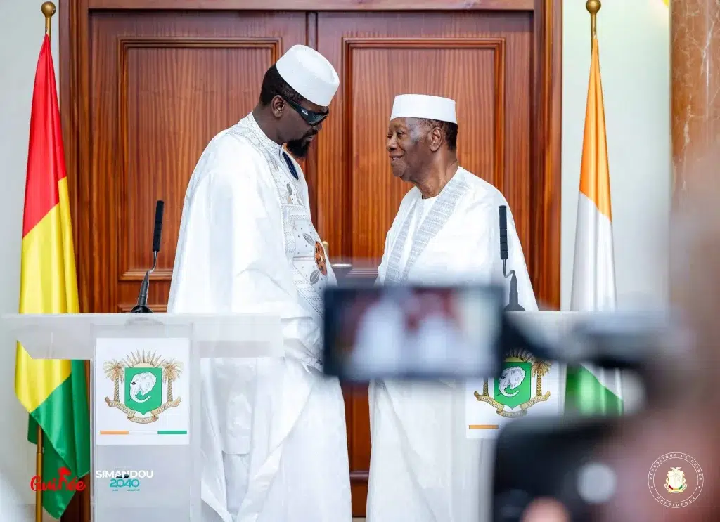 Côte d’Ivoire–Guinée : Ouattara et Doumbouya veulent renforcer leur coopération économique et sécuritaire En visite d’État en Côte d’Ivoire, Mamadi Doumbouya s’est entretenu avec Alassane Ouattara à Abidjan sur le renforcement de la coopération économique, commerciale et sécuritaire entre la Guinée et la Côte d’Ivoire.
